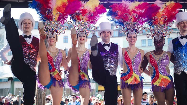 Munchen-Viktualienmarkt-Fasching Tanz der Marktfrauen-rondreizen.nl