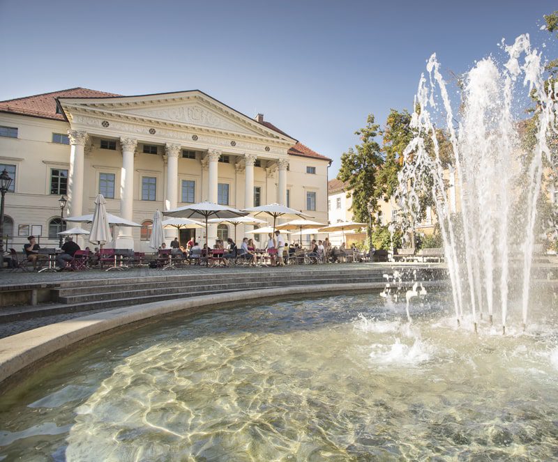 Unesco-Regensburg-theater-fontein-rondreizen.nl