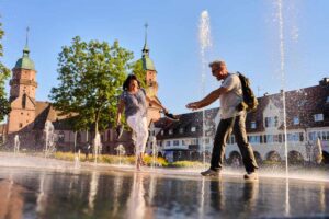Spuitende fonteinen op marktplein van Freudenstadt